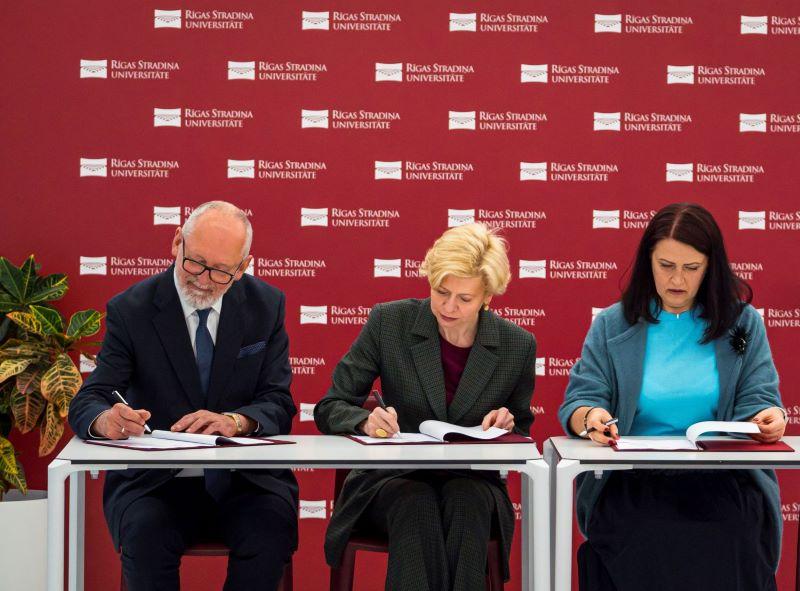 rsu_izm_vm_institucional_liguma_parakstisana10.jpg rsu_izm_vm_institucional_liguma_parakstisana10.jpg